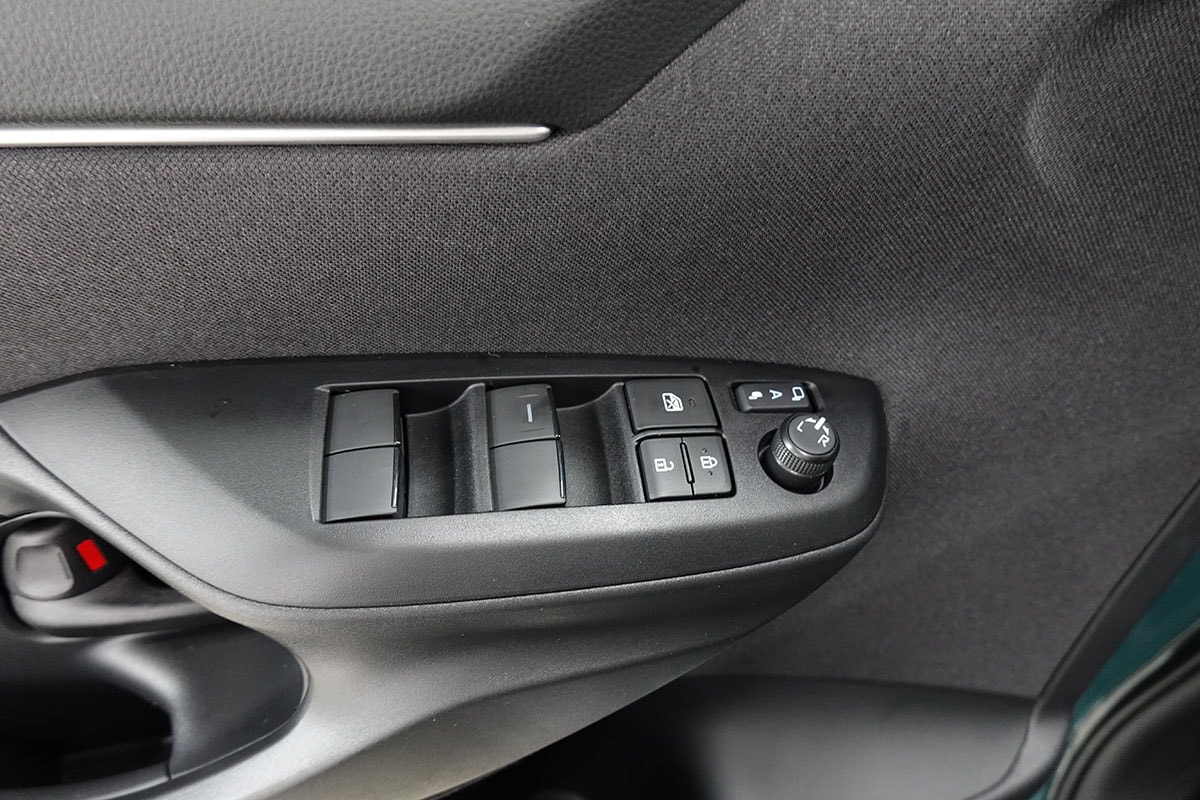 TOYOTA Yaris 1.5 Premium e-CVT, Bitone-image-18