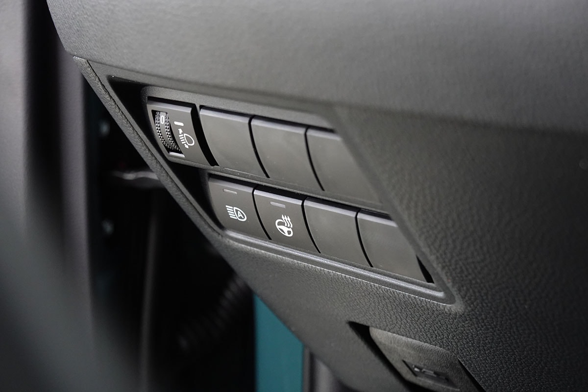 TOYOTA Yaris 1.5 Premium e-CVT, Bitone-image-17