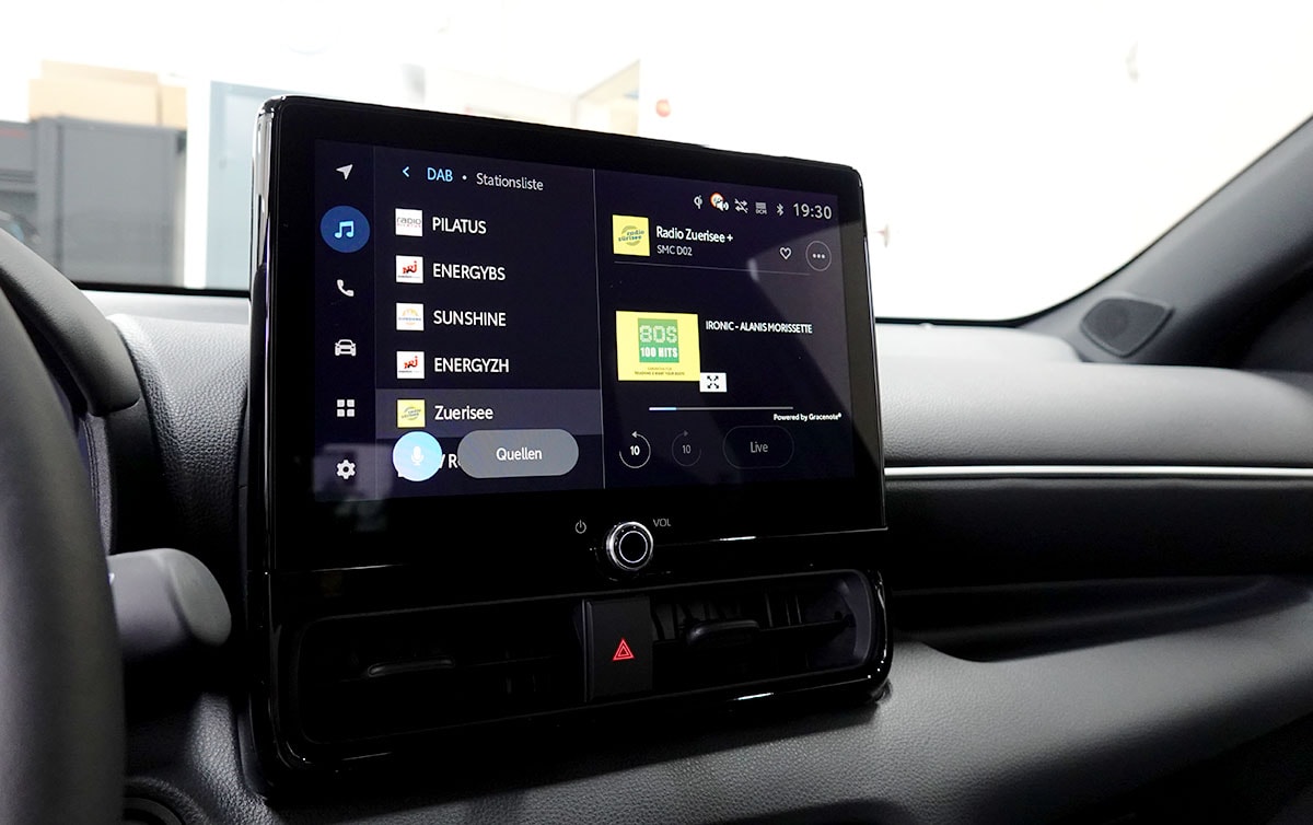 TOYOTA Yaris 1.5 Premium e-CVT, Bitone-image-11