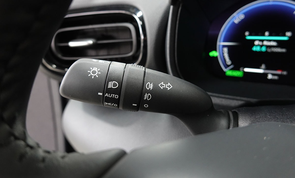 TOYOTA Yaris 1.5 Premium e-CVT, Bitone-image-15