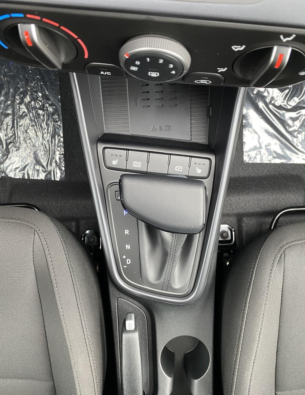 HYUNDAI i20 1.0 T-GDi Amplia-image-11