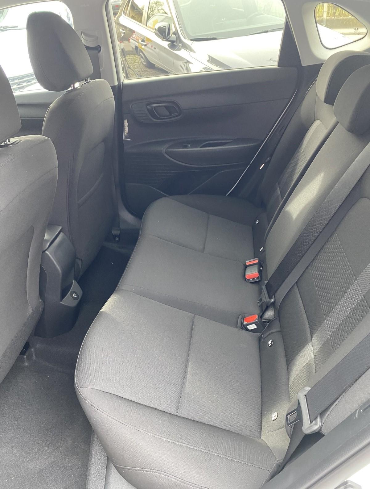 HYUNDAI i20 1.0 T-GDi Amplia-image-18