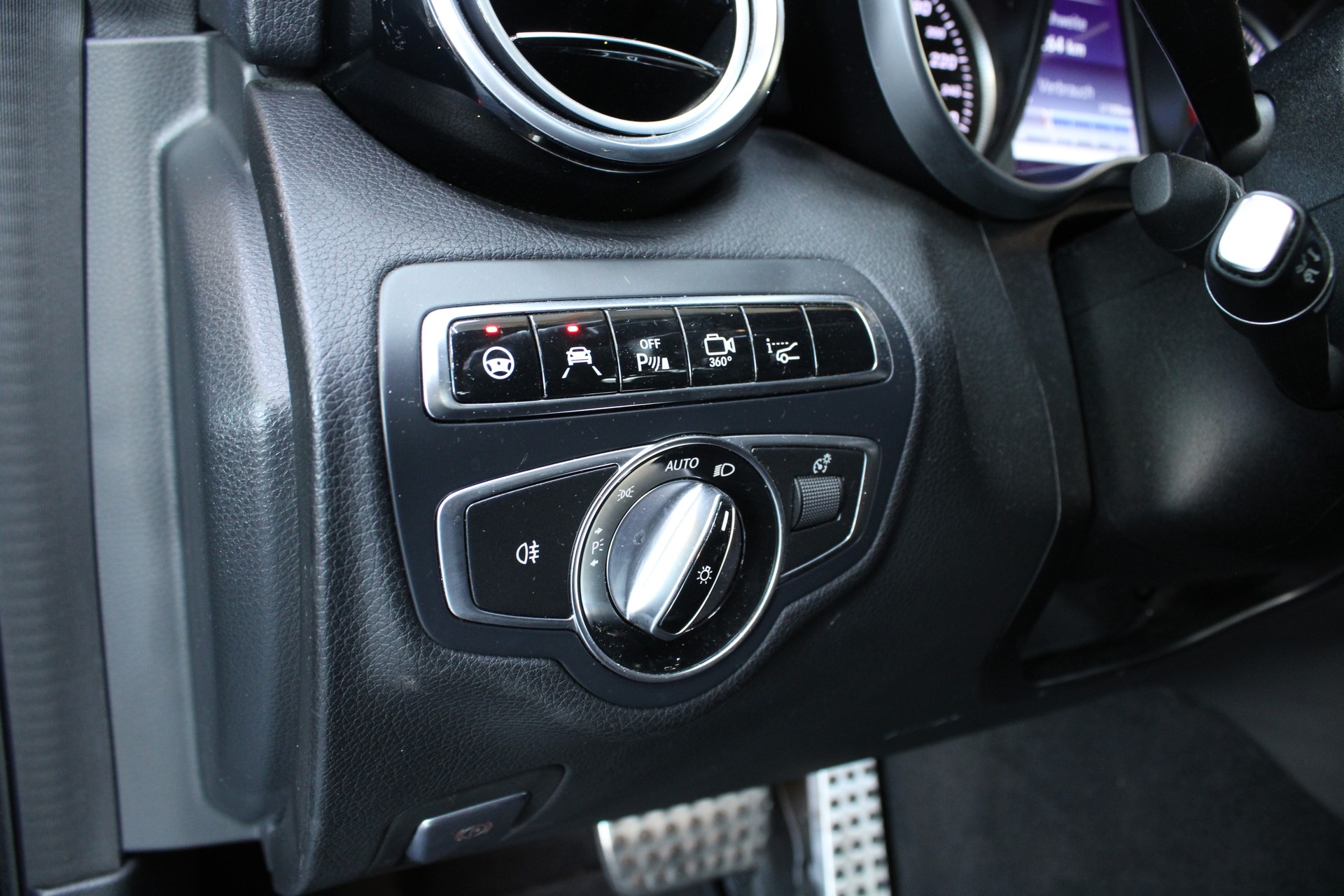 MERCEDES-BENZ C 200 BlueTEC AMG Line 7G-Tronic-image-10