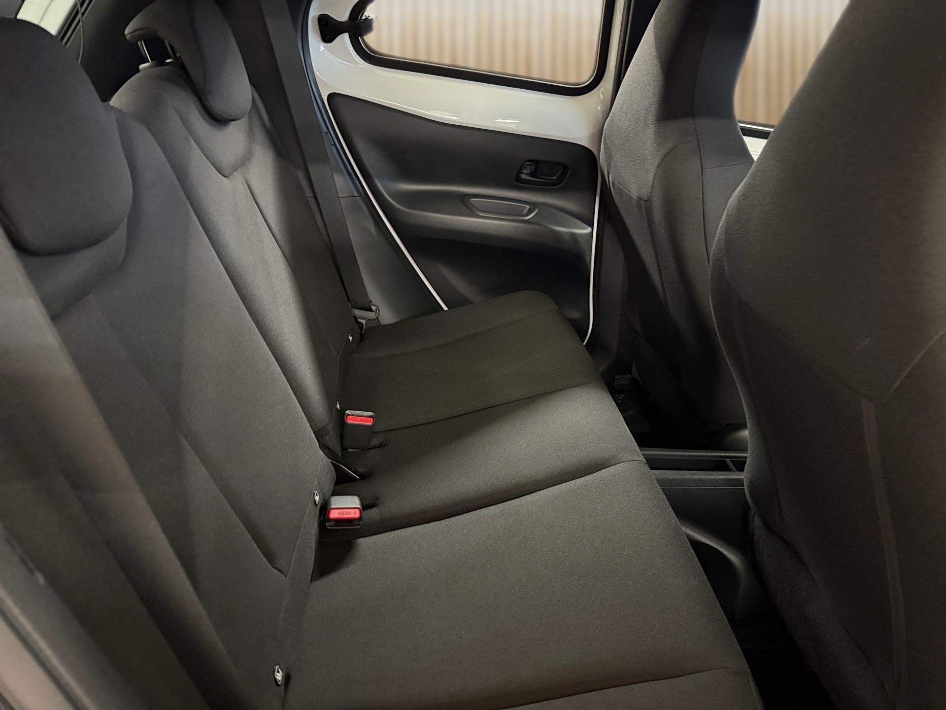 TOYOTA Aygo X 1.5 VVT-i HSD Comfort-image-13