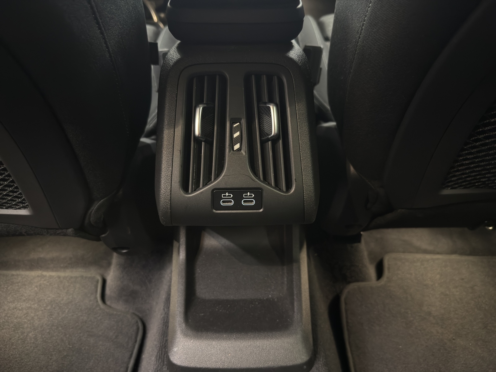 BMW 218d Active Tourer-image-17