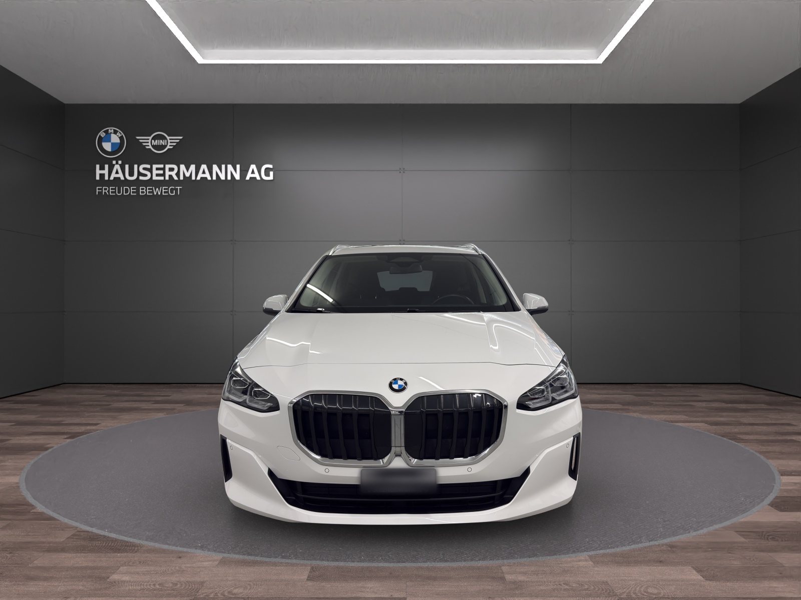 BMW 218d Active Tourer-image-1