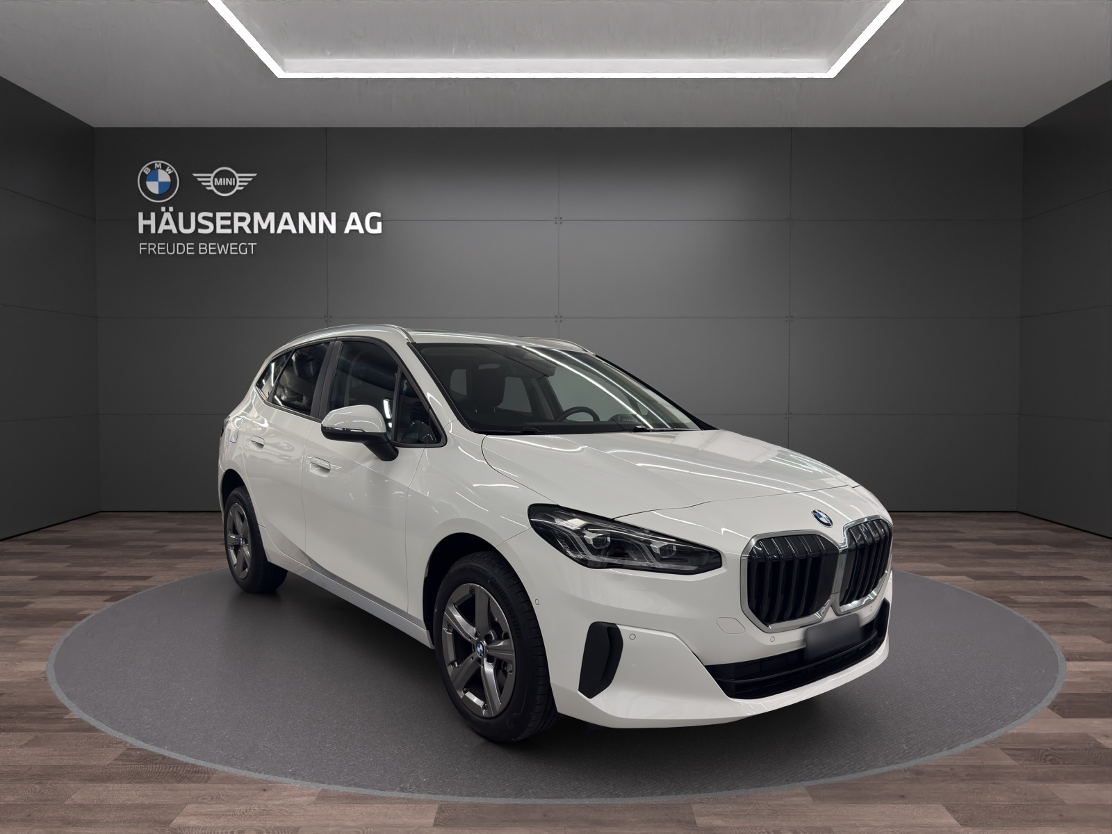 BMW 218d Active Tourer-image-2