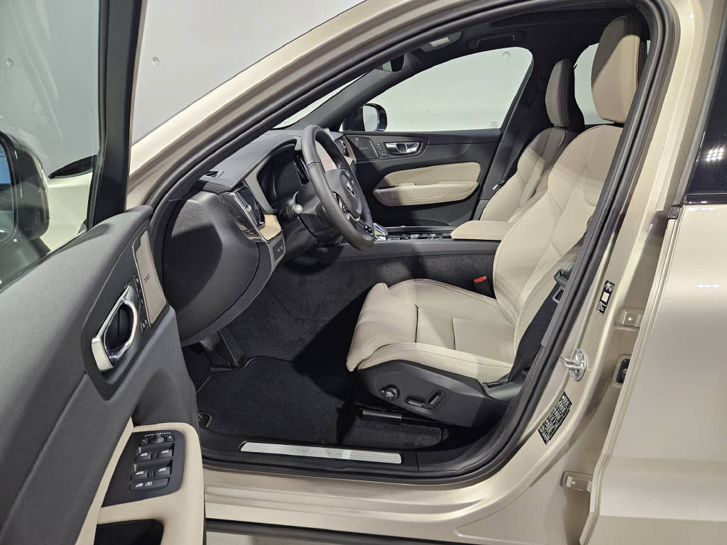 VOLVO XC60 2.0 T8 TE Ultra Dark eAWD-image-5