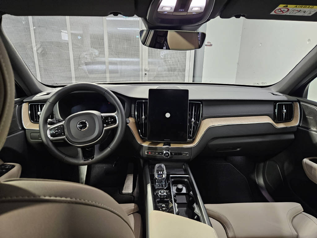 VOLVO XC60 2.0 T8 TE Ultra Dark eAWD-image-4