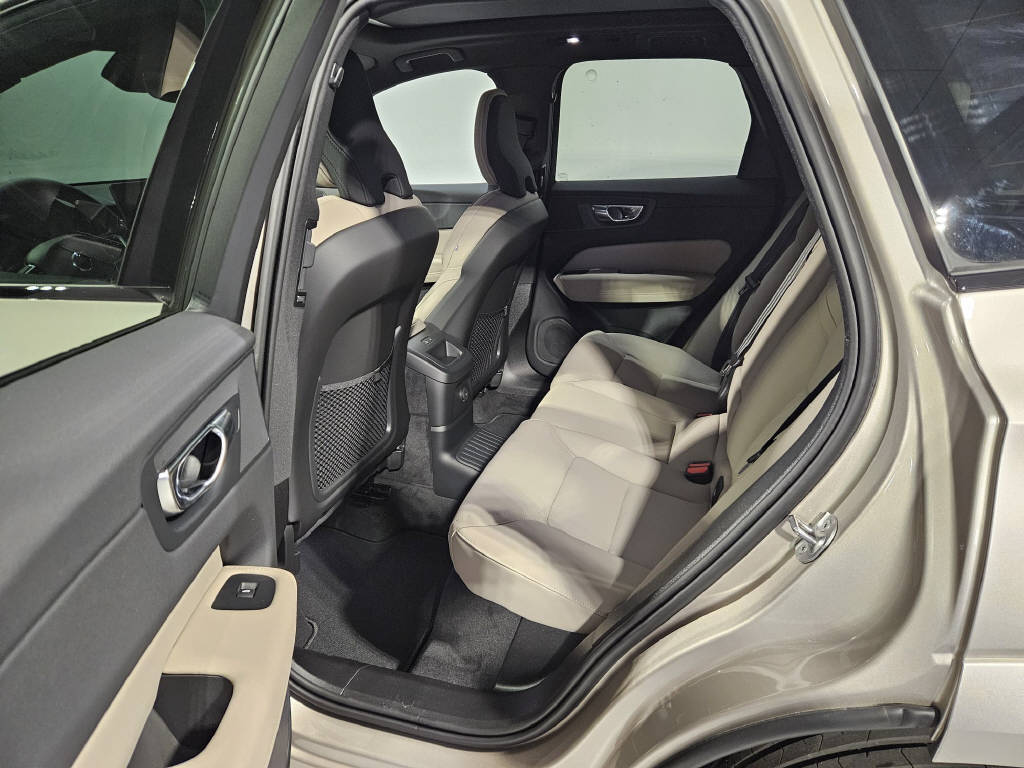 VOLVO XC60 2.0 T8 TE Ultra Dark eAWD-image-7