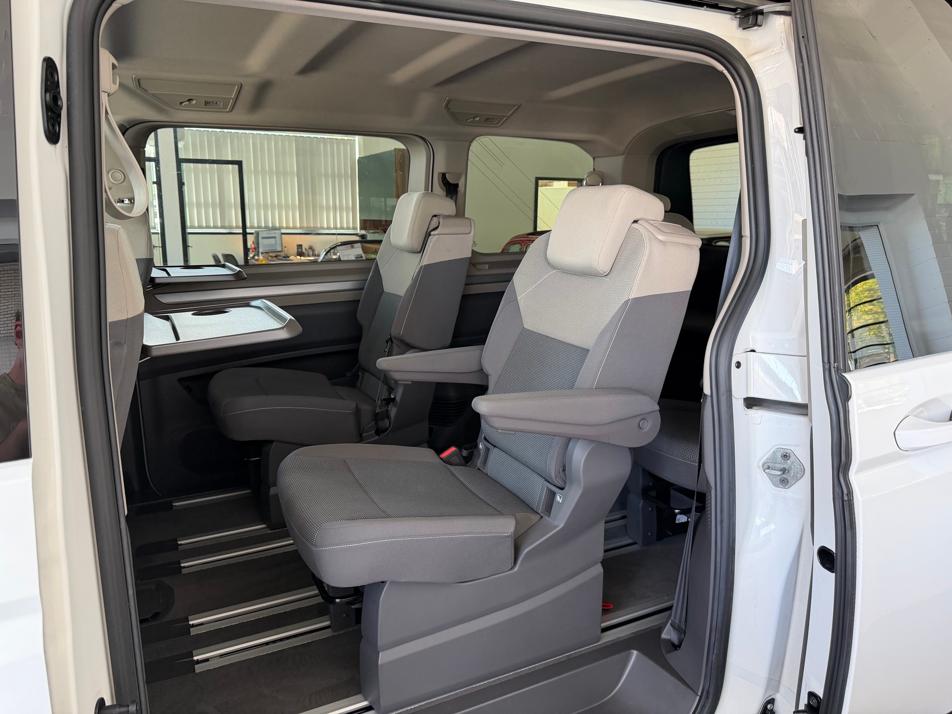 VW Multivan 2.0 TDI * EDITION * Life DSG-image-8