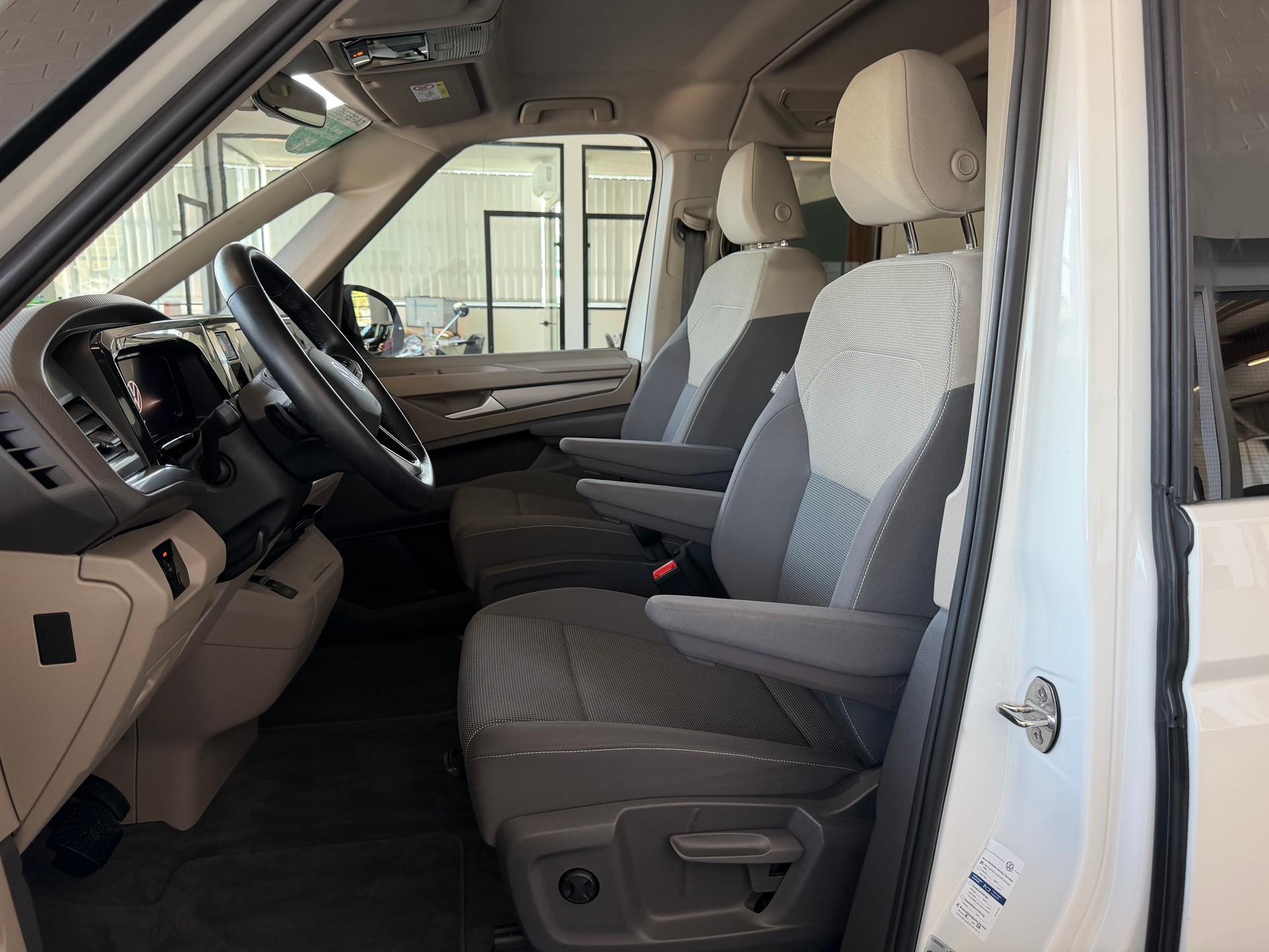 VW Multivan 2.0 TDI * EDITION * Life DSG-image-11