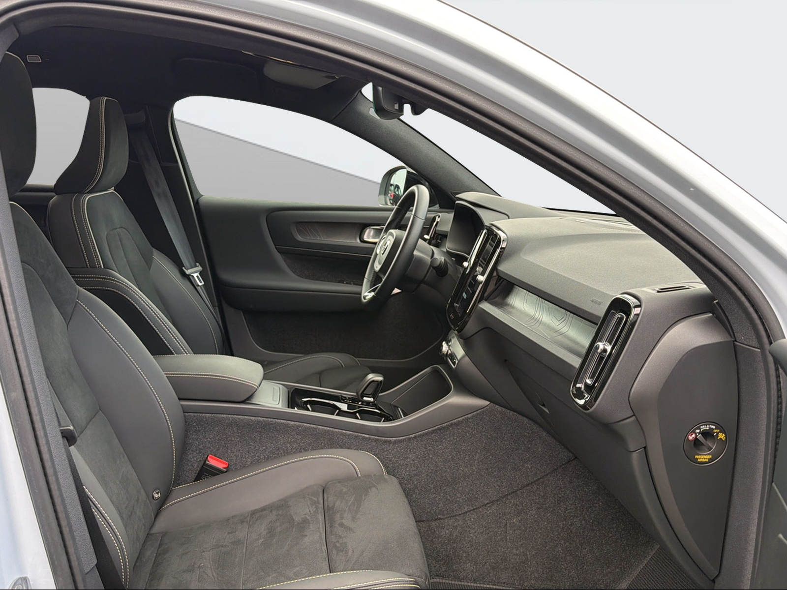 VOLVO C40 E80 Ultimate AWD-image-13