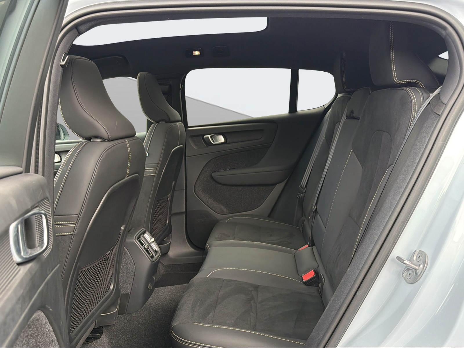 VOLVO C40 E80 Ultimate AWD-image-11