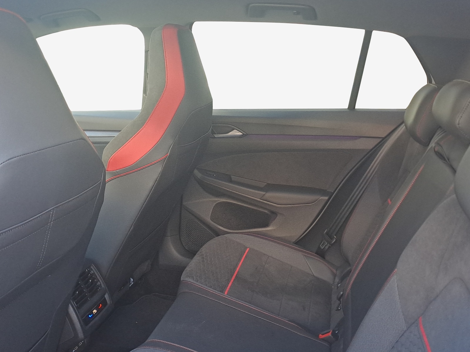 VW Golf 2.0 TSI GTI Clubsport DSG-image-11
