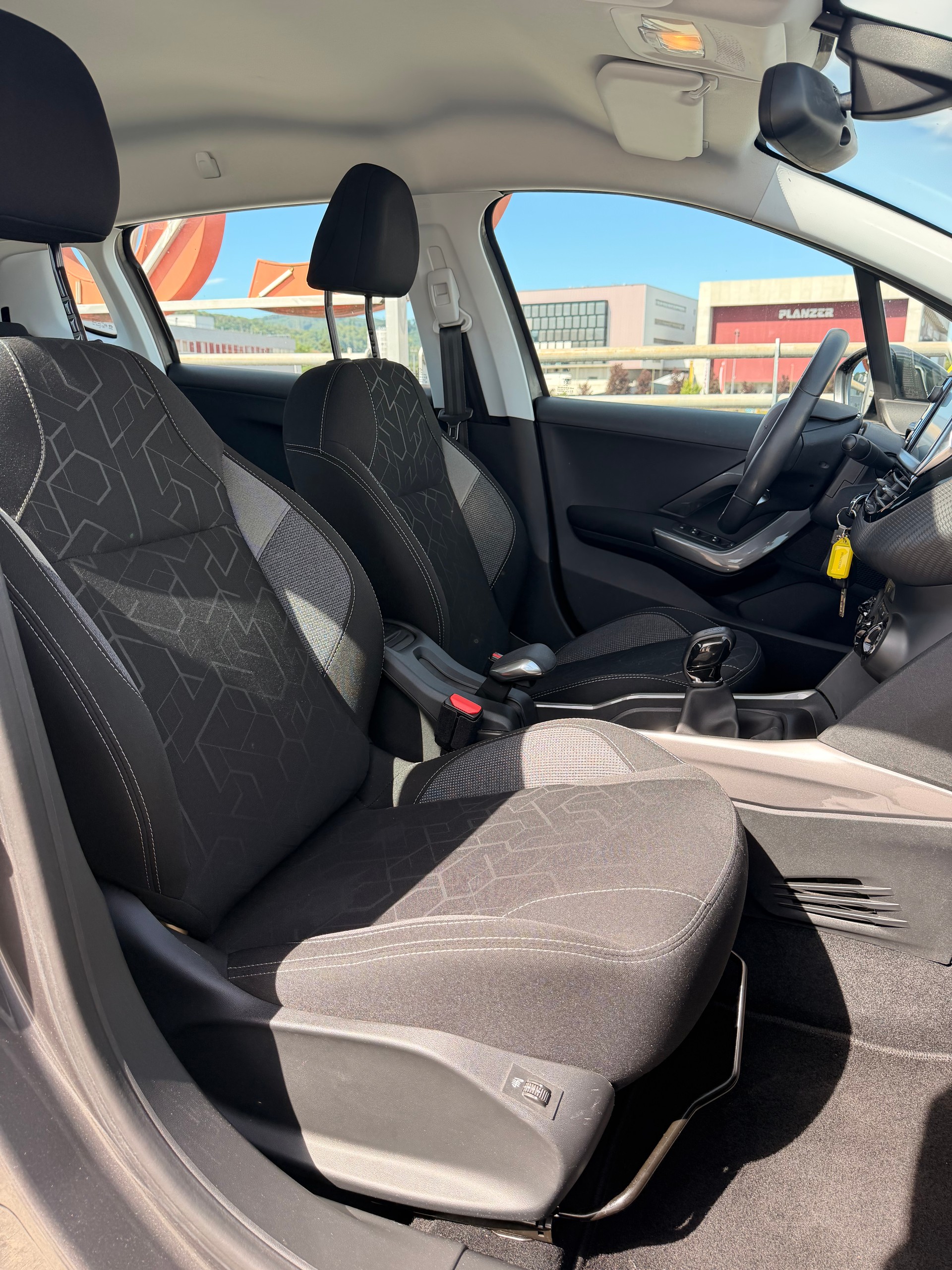 PEUGEOT 2008 1.2 PureTech Active-image-9