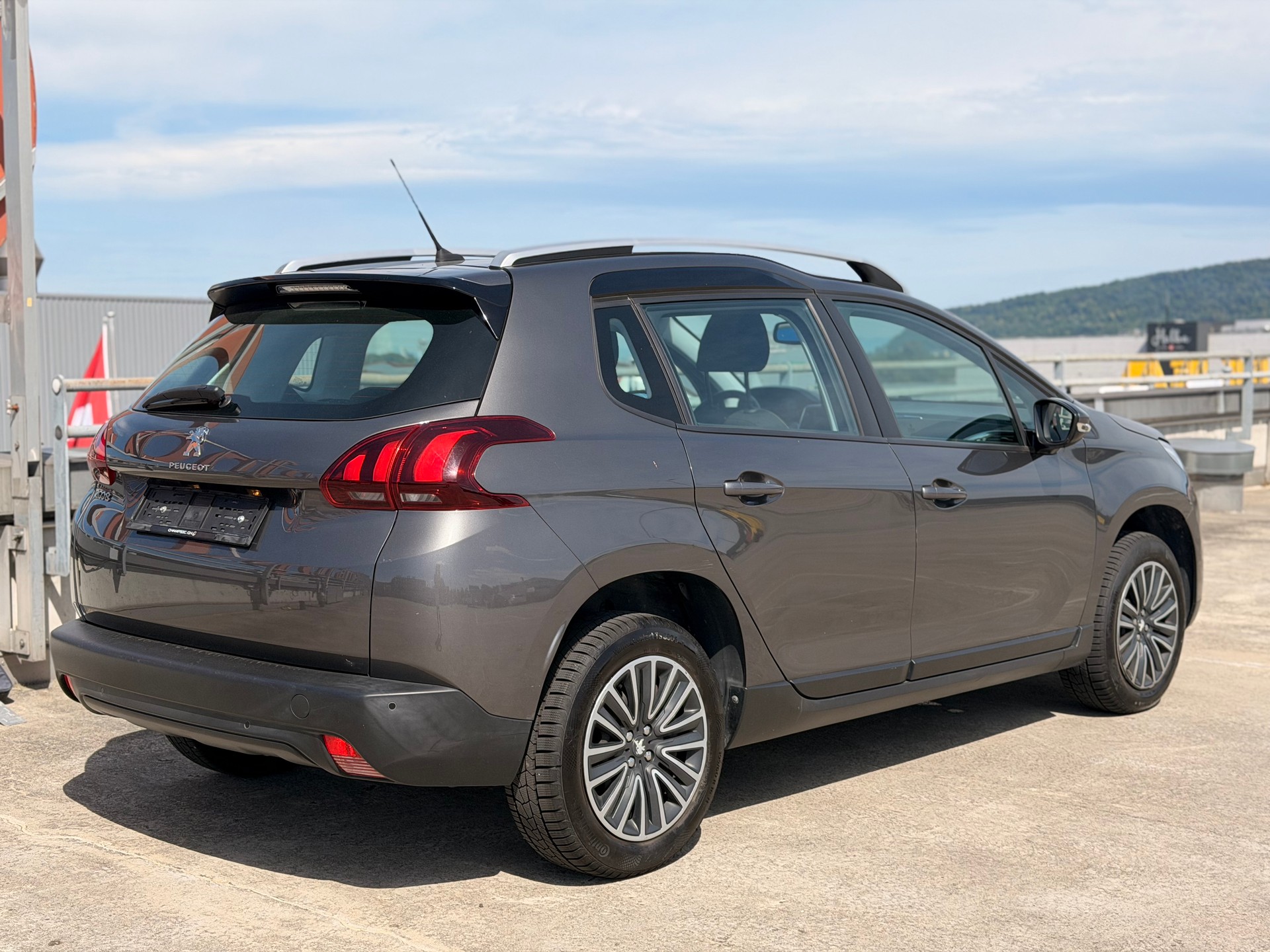 PEUGEOT 2008 1.2 PureTech Active-image-3