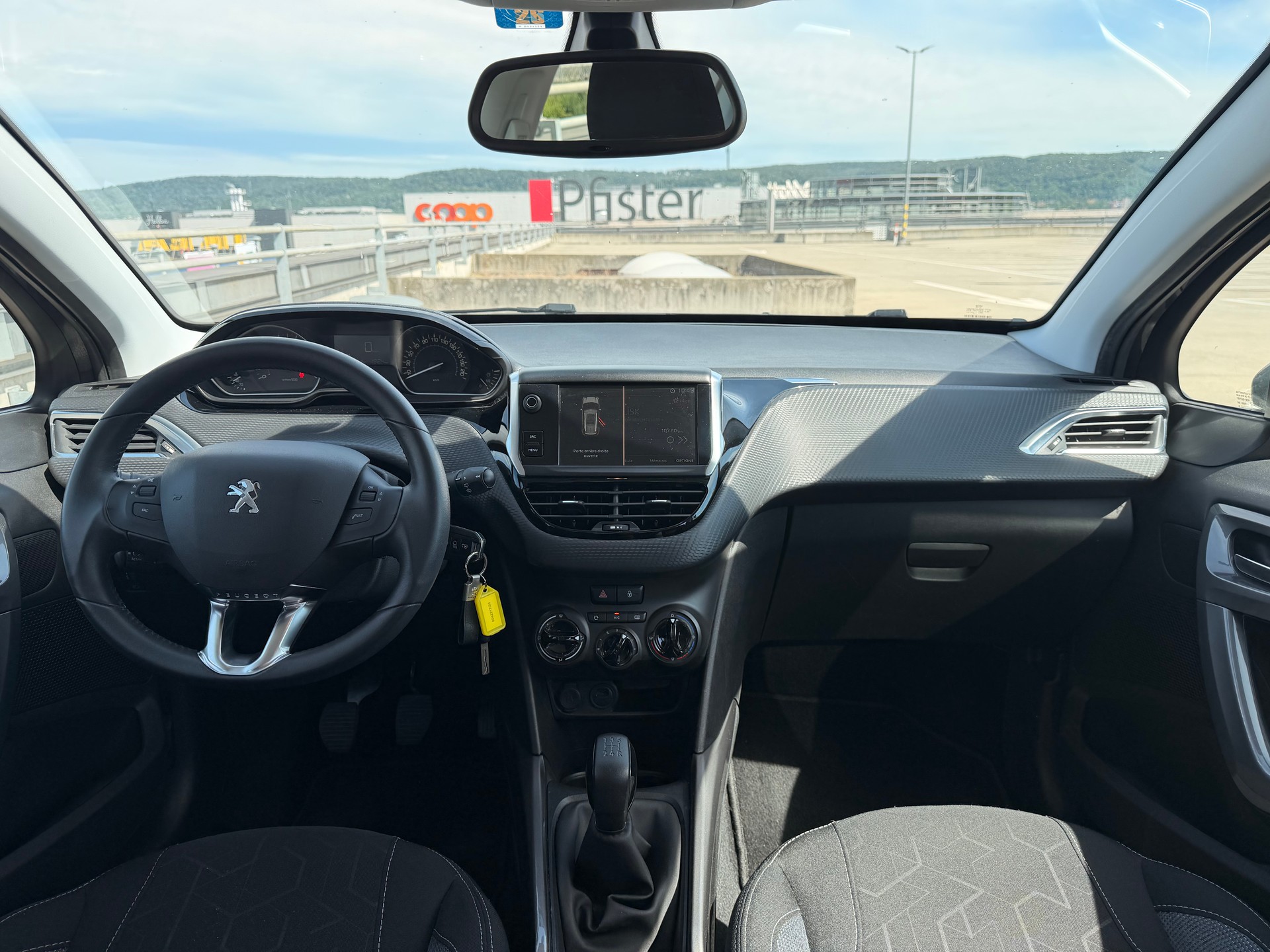 PEUGEOT 2008 1.2 PureTech Active-image-8