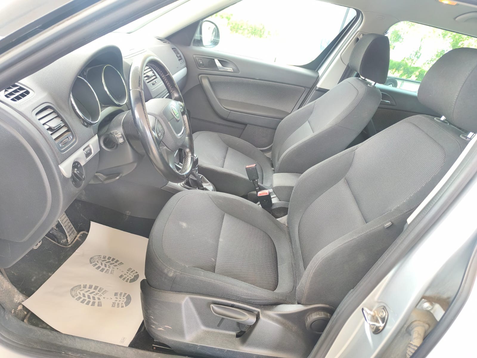 SKODA Yeti 1.8 TSI Elegance 4x4-image-22