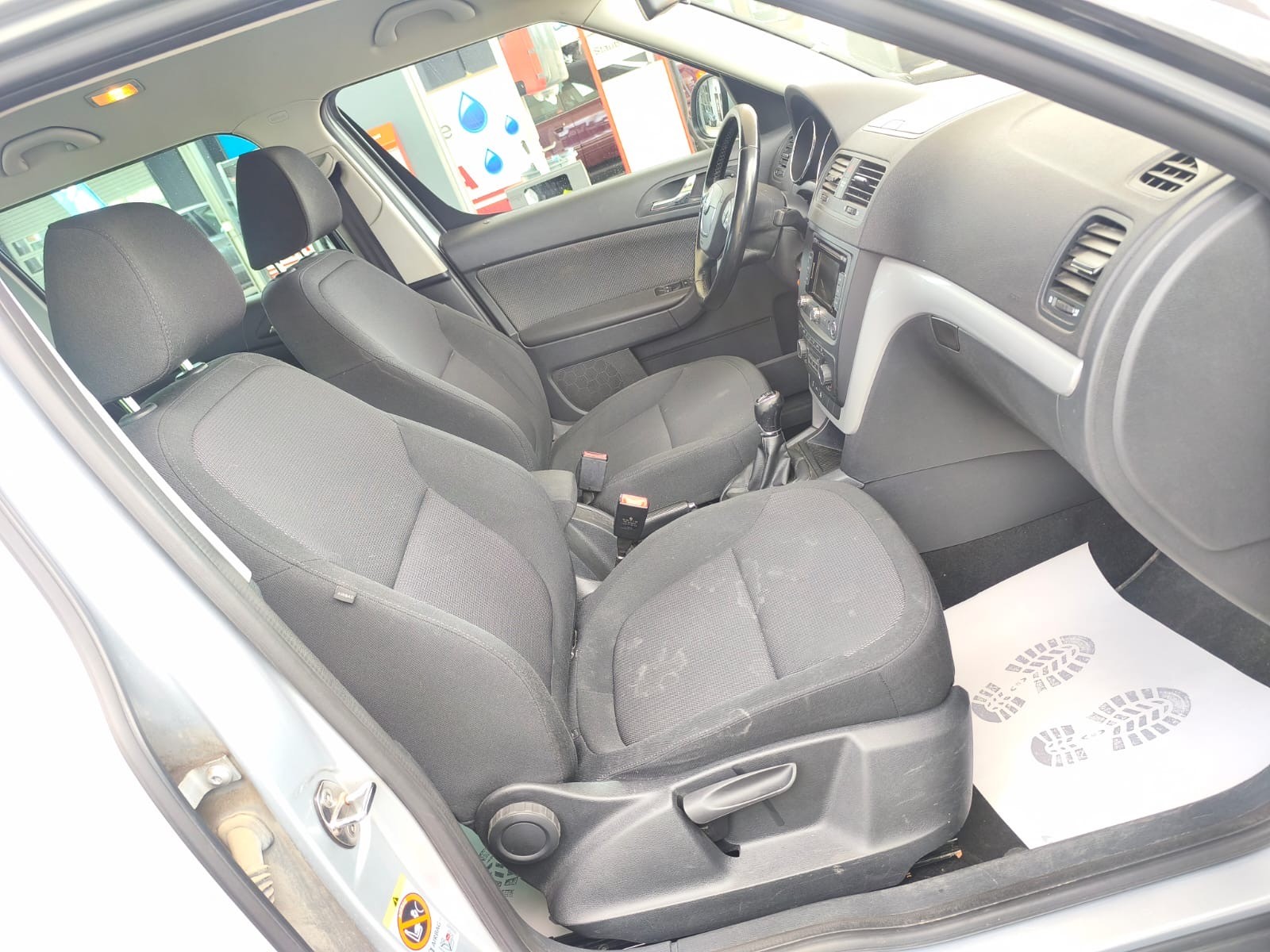 SKODA Yeti 1.8 TSI Elegance 4x4-image-16