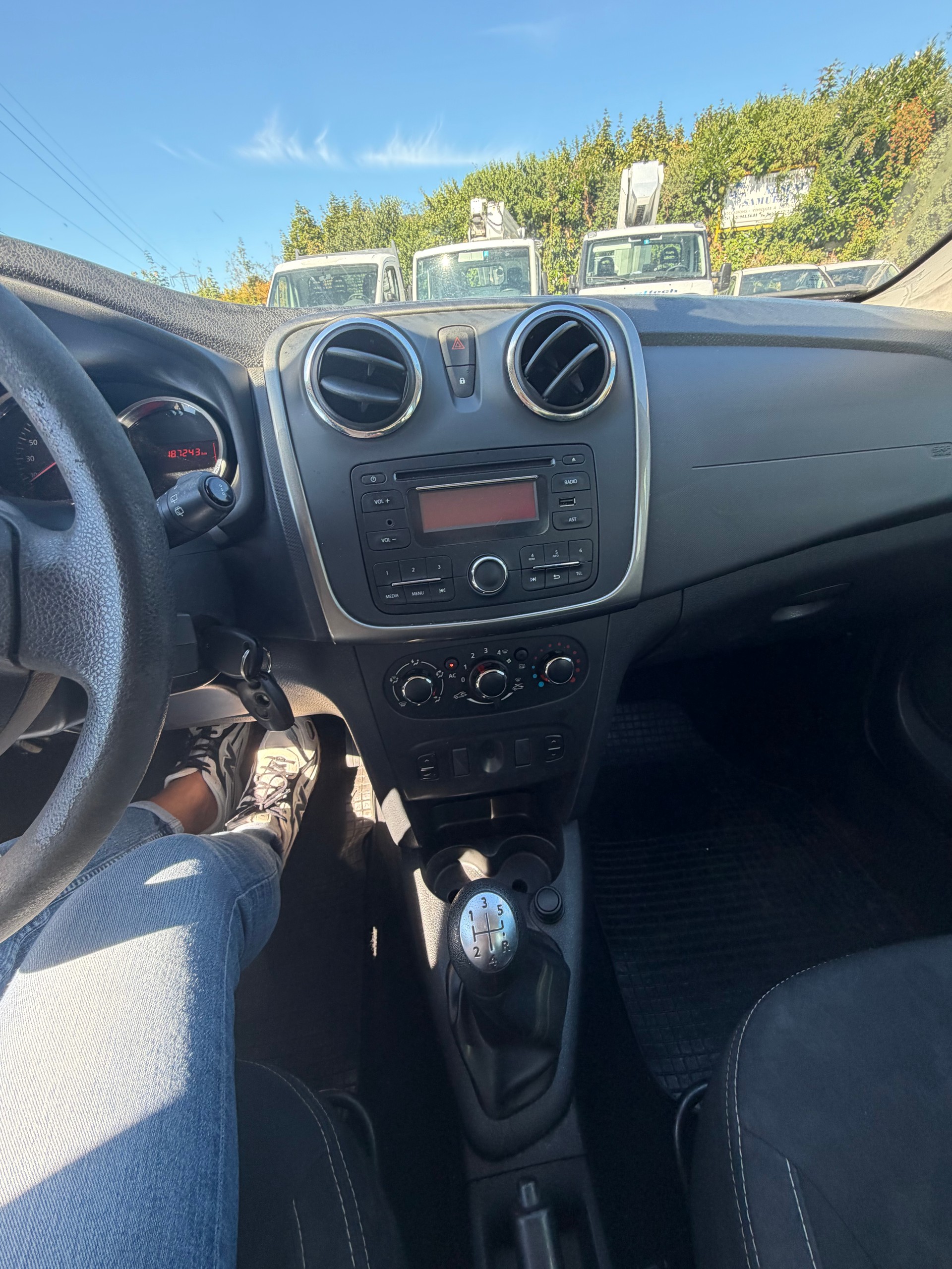 DACIA Sandero 1.5 dCi Lauréate-image-1