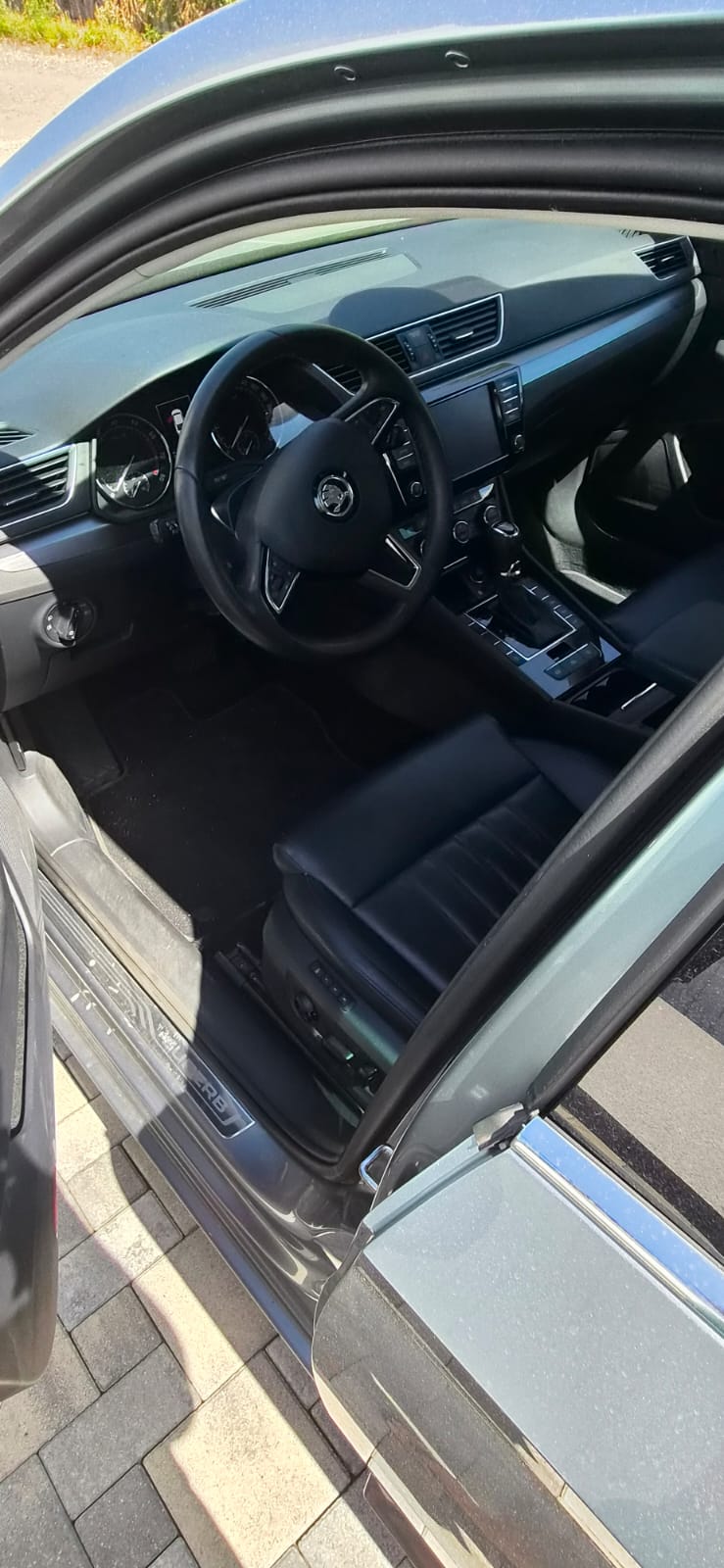 SKODA 1.8 TSI Style DSG-image-3