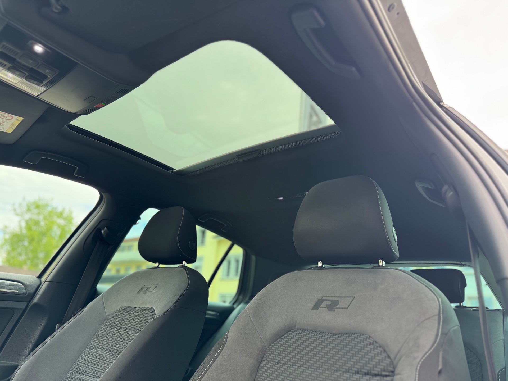 VW Golf 1.5 TSI Highline R-Line DSG-image-13