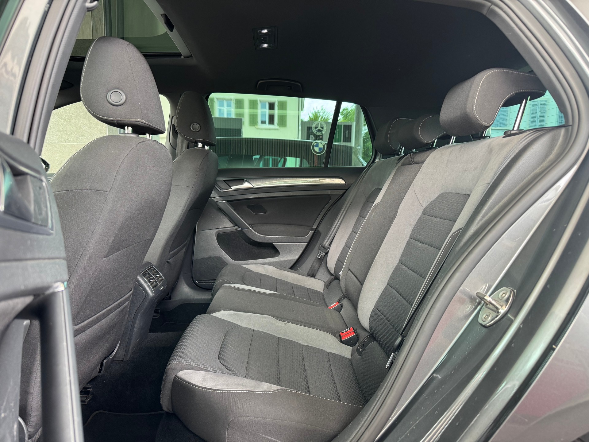 VW Golf 1.5 TSI Highline R-Line DSG-image-18