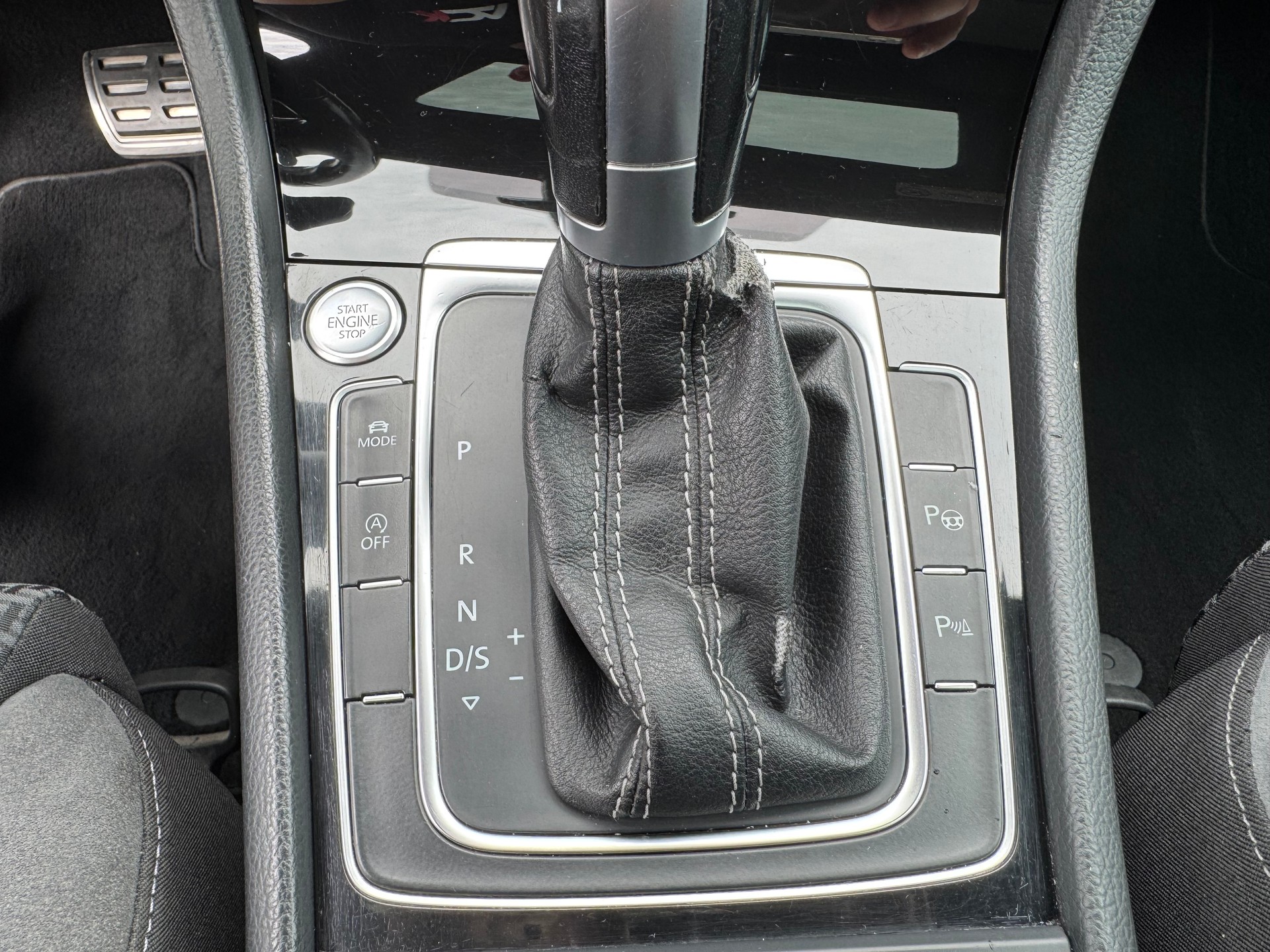 VW Golf 1.5 TSI Highline R-Line DSG-image-15