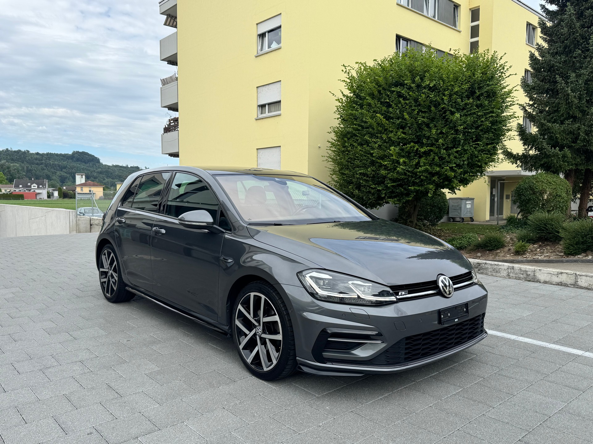 VW Golf 1.5 TSI Highline R-Line DSG-image-6