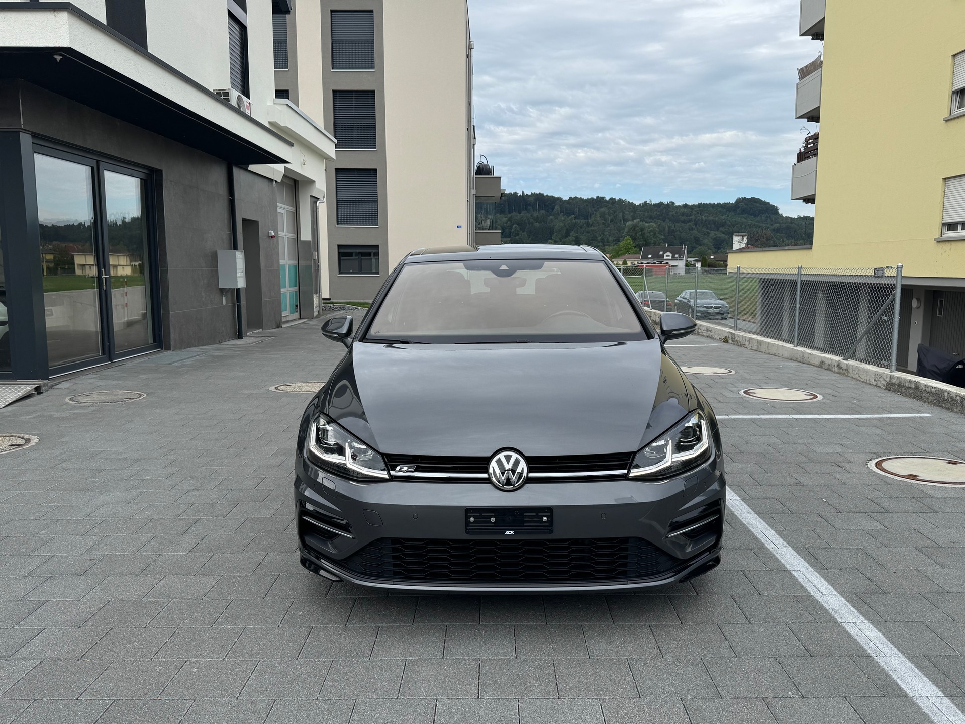 VW Golf 1.5 TSI Highline R-Line DSG-image-7