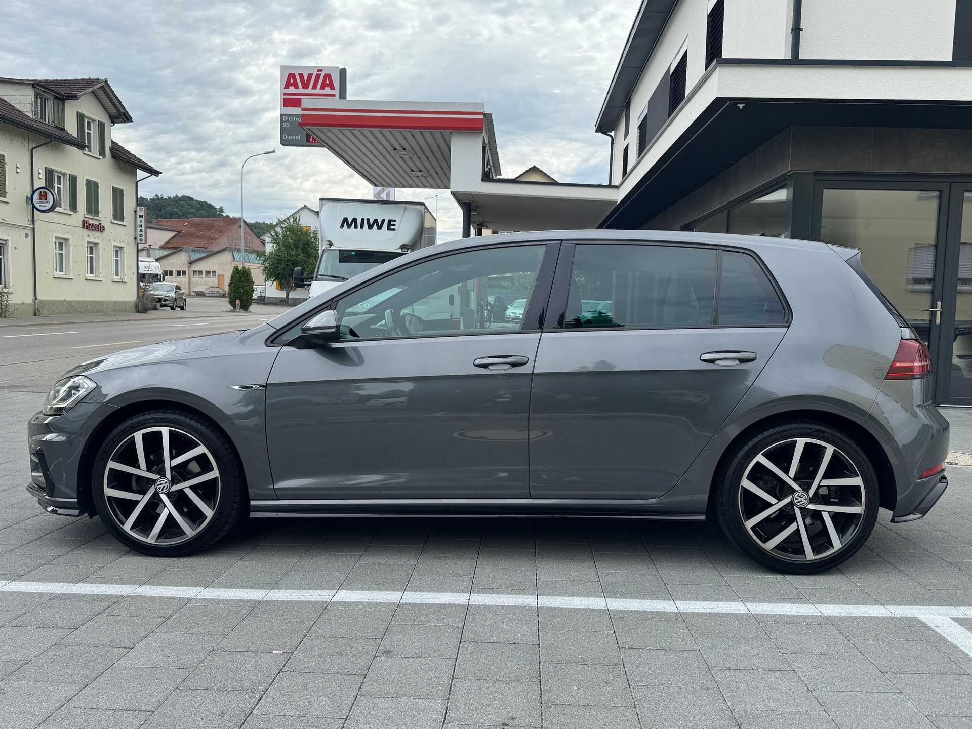 VW Golf 1.5 TSI Highline R-Line DSG-image-1