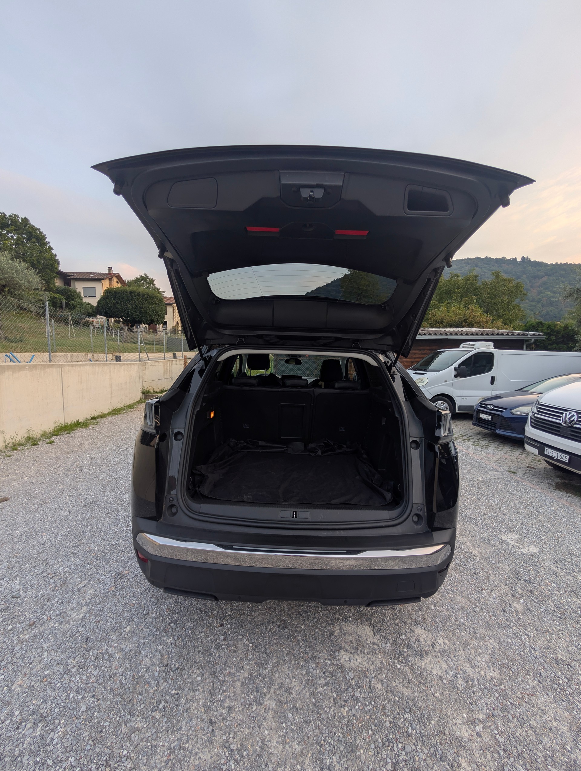 PEUGEOT 1.5 BlueHDi Allure Pack-image-5
