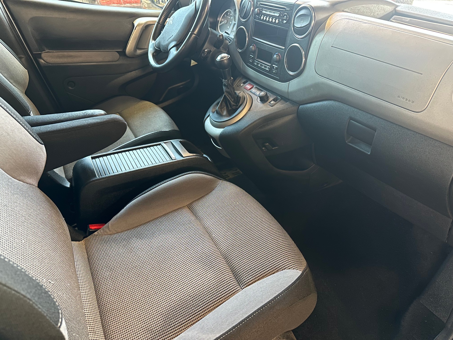 PEUGEOT Partner 1.6 Trendy Clim (Pack)-image-9