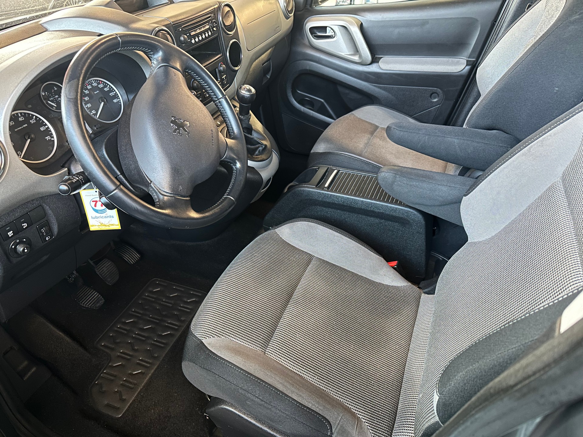 PEUGEOT Partner 1.6 Trendy Clim (Pack)-image-8