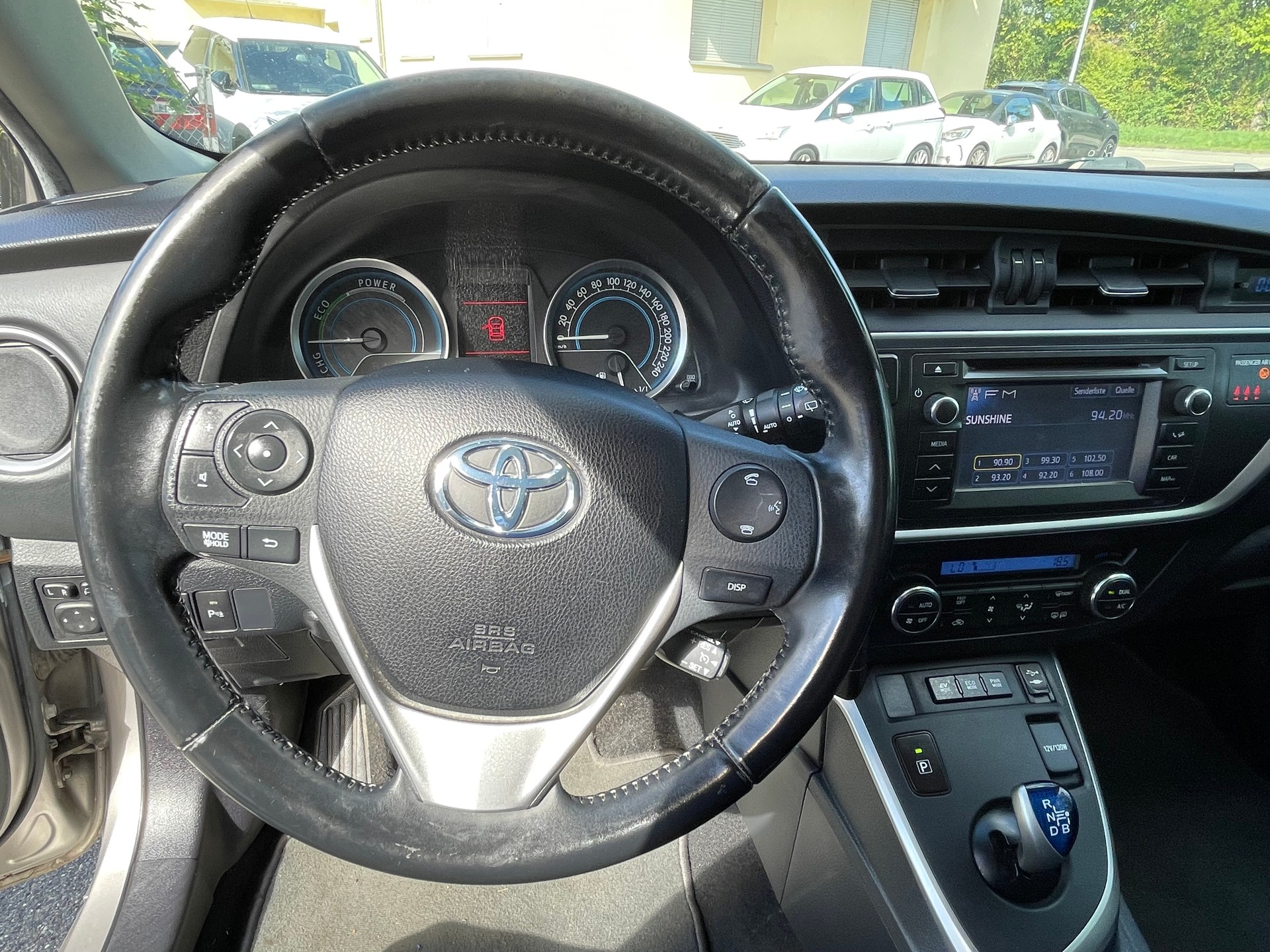 TOYOTA Auris 1.8 16V HSD Linea Luna-image-11