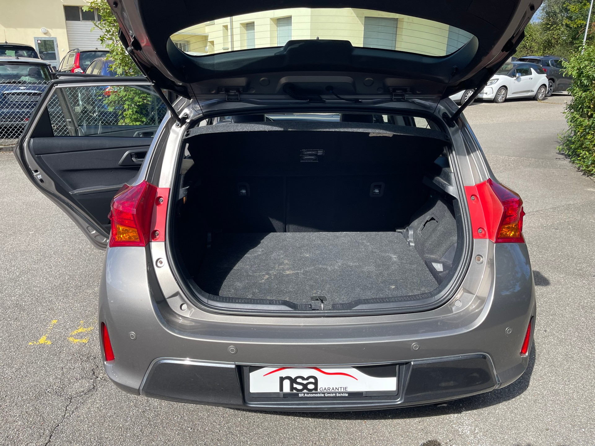 TOYOTA Auris 1.8 16V HSD Linea Luna-image-8