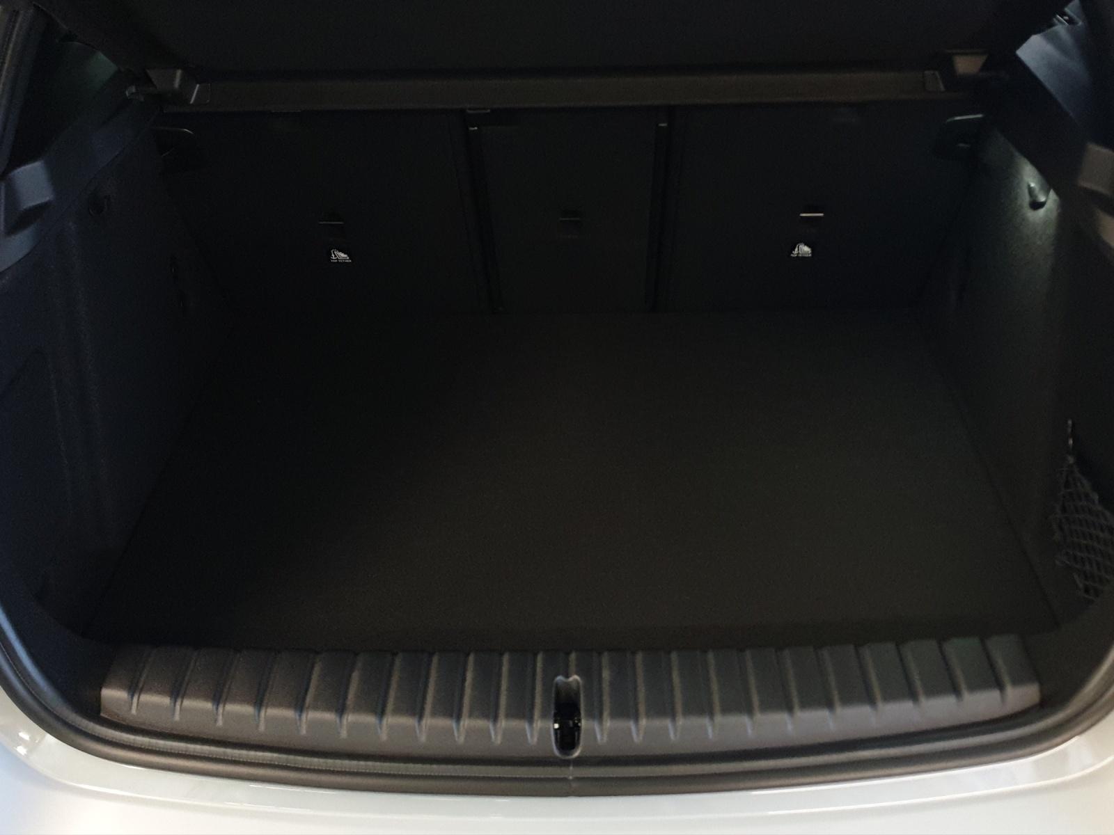 BMW 1er Reihe F70 M135i xDrive-image-12
