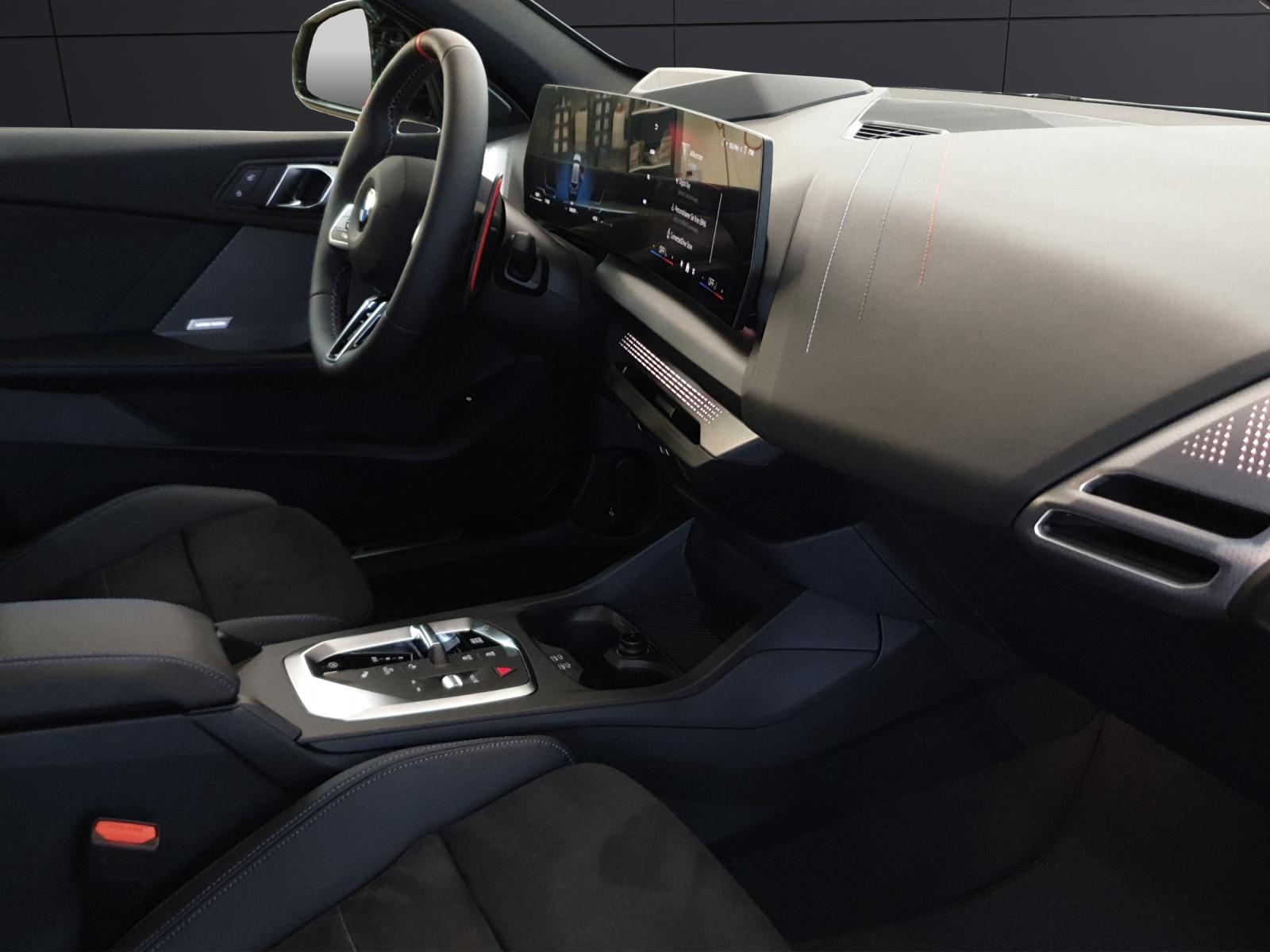 BMW 1er Reihe F70 M135i xDrive-image-14