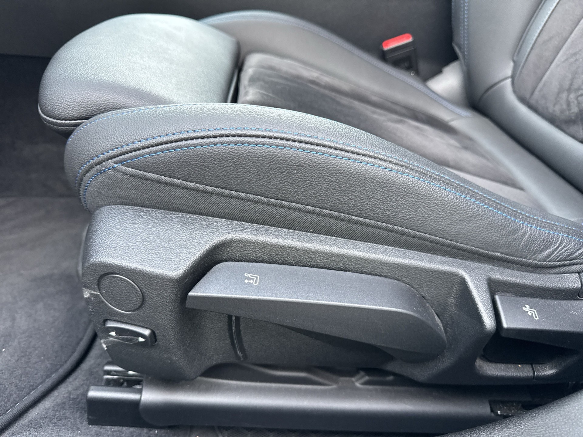 BMW 330i Touring xDrive Steptronic M Sport-image-18