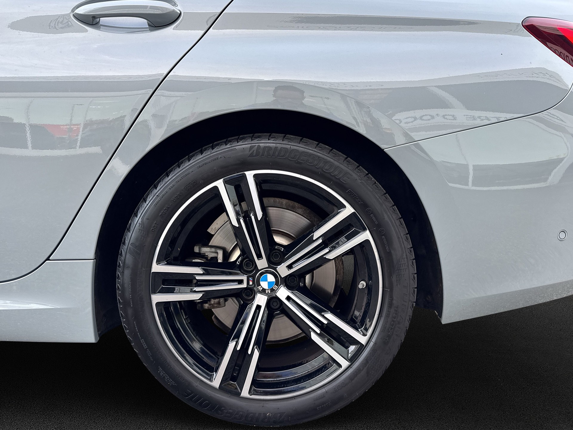 BMW 330i Touring xDrive Steptronic M Sport-image-8