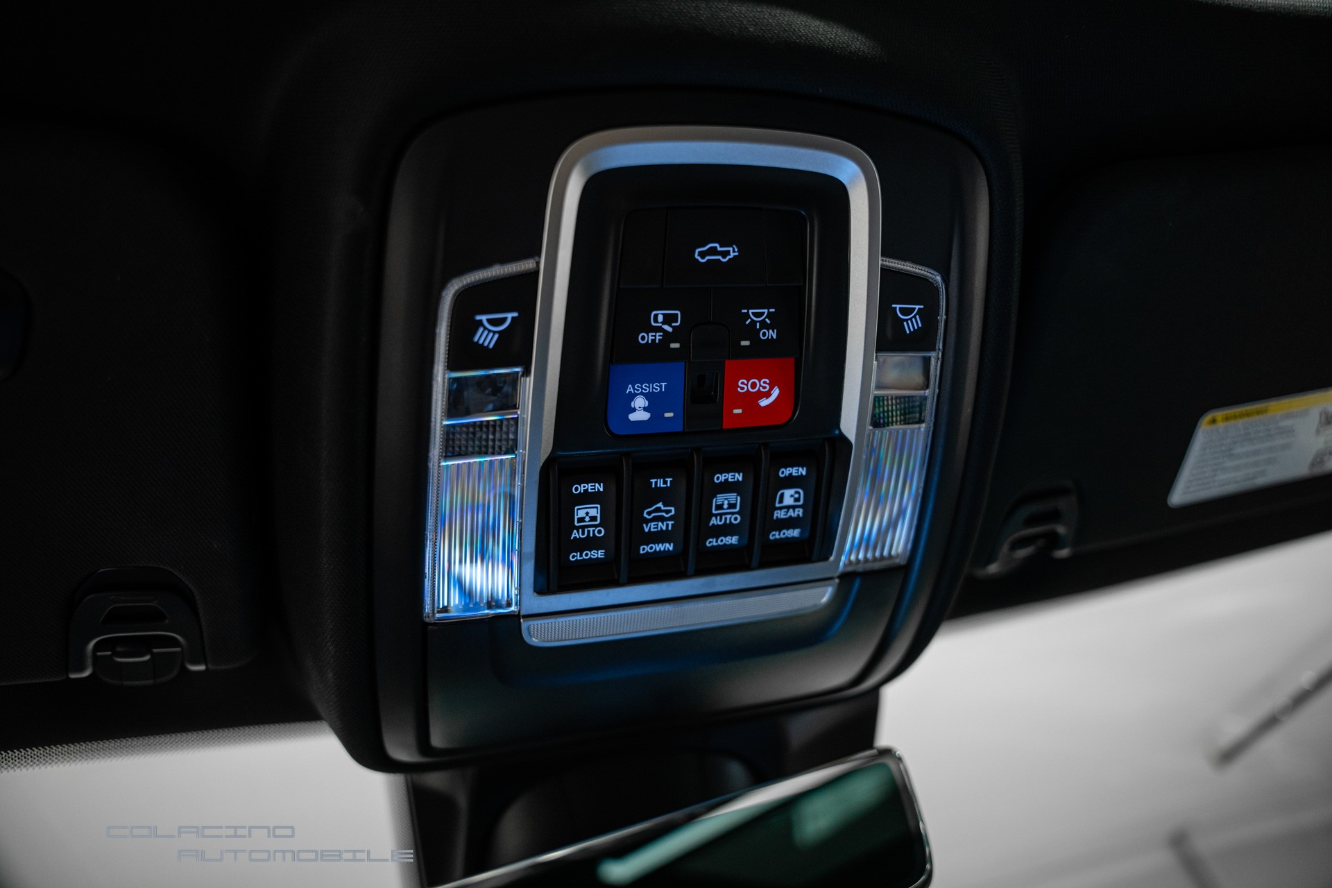 DODGE 1500 Crew Cab Limited-image-30