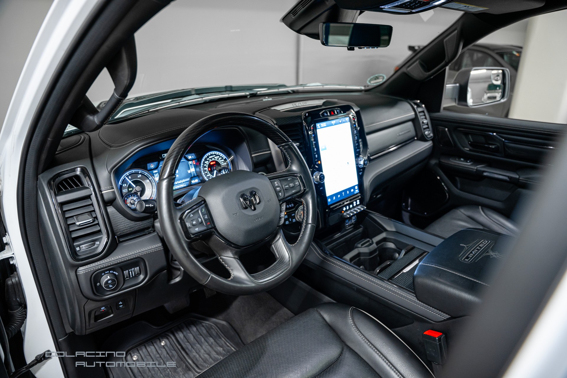 DODGE 1500 Crew Cab Limited-image-10