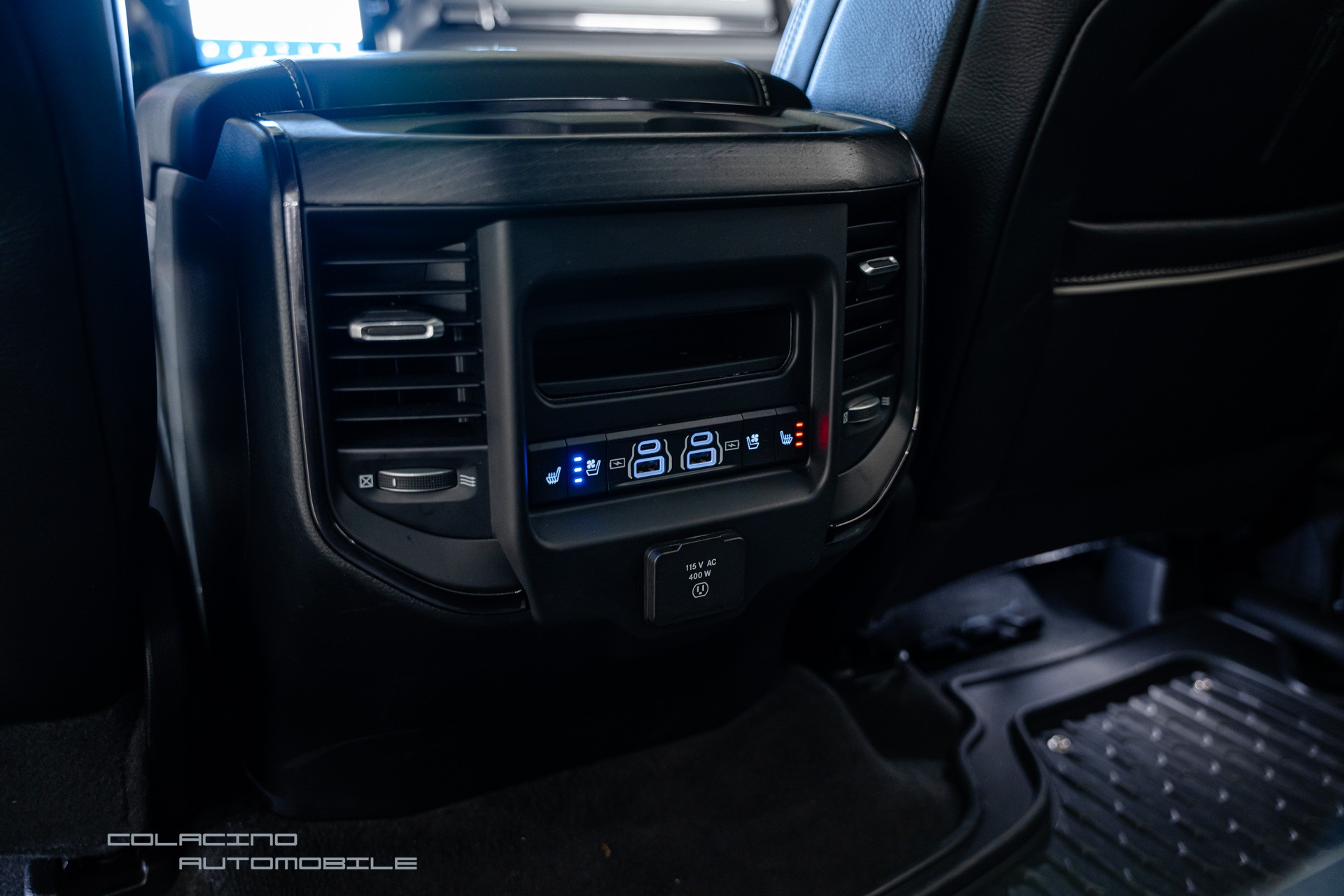 DODGE 1500 Crew Cab Limited-image-15