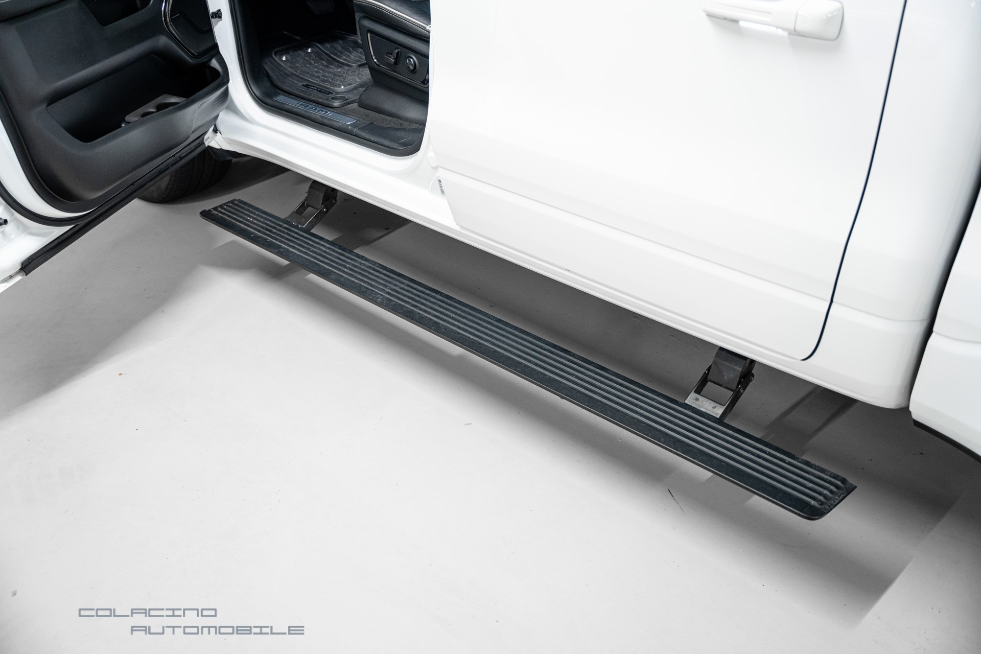DODGE 1500 Crew Cab Limited-image-17