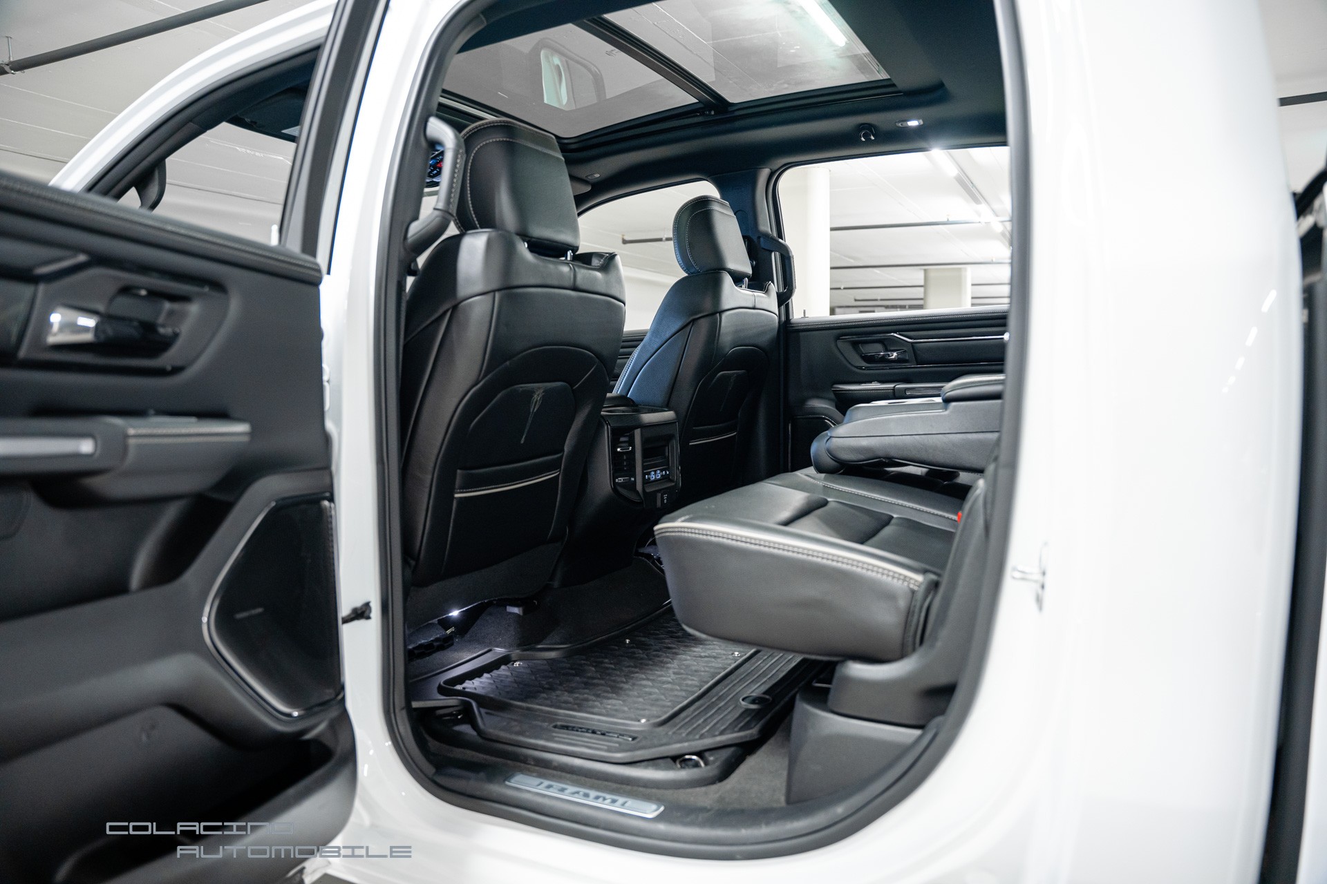 DODGE 1500 Crew Cab Limited-image-14