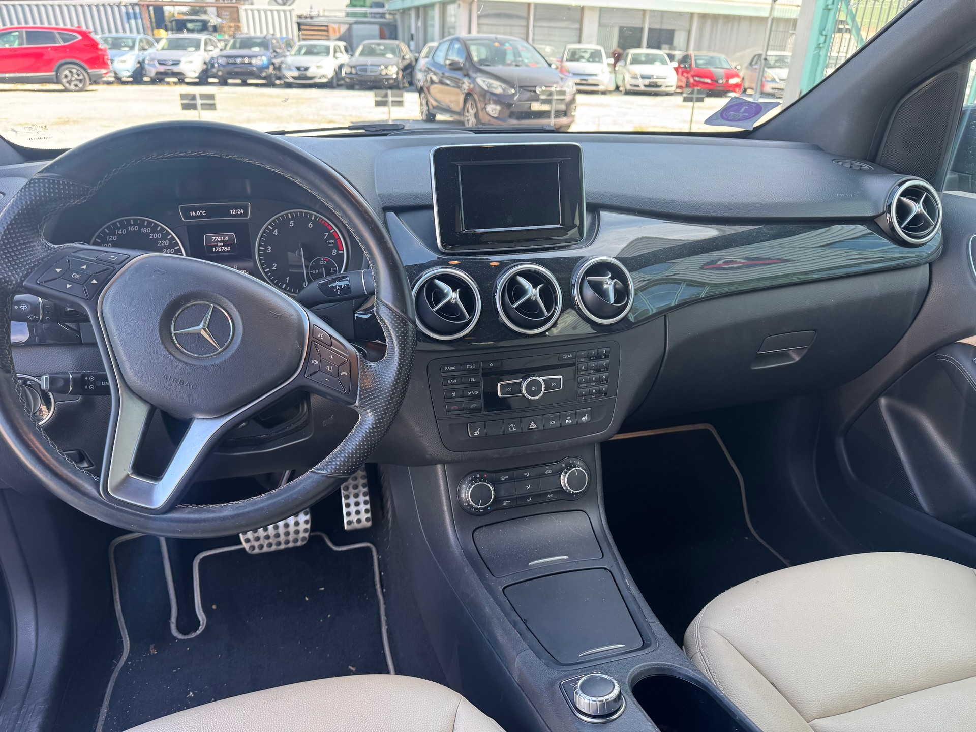 MERCEDES-BENZ B 220 4Matic 7G-DCT-image-10