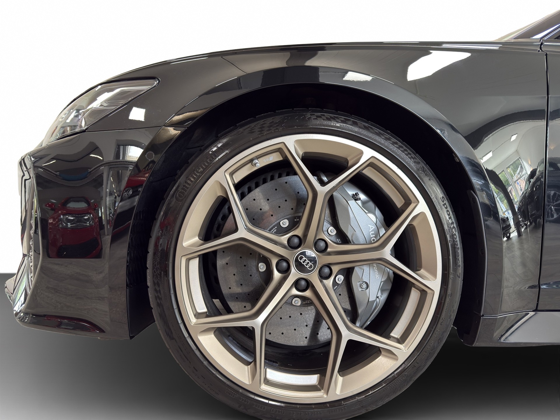 AUDI RS6 Avant 4.0 TFSI V8 Performance quattro-image-2