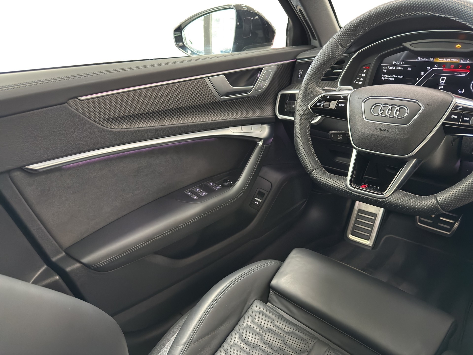 AUDI RS6 Avant 4.0 TFSI V8 Performance quattro-image-17