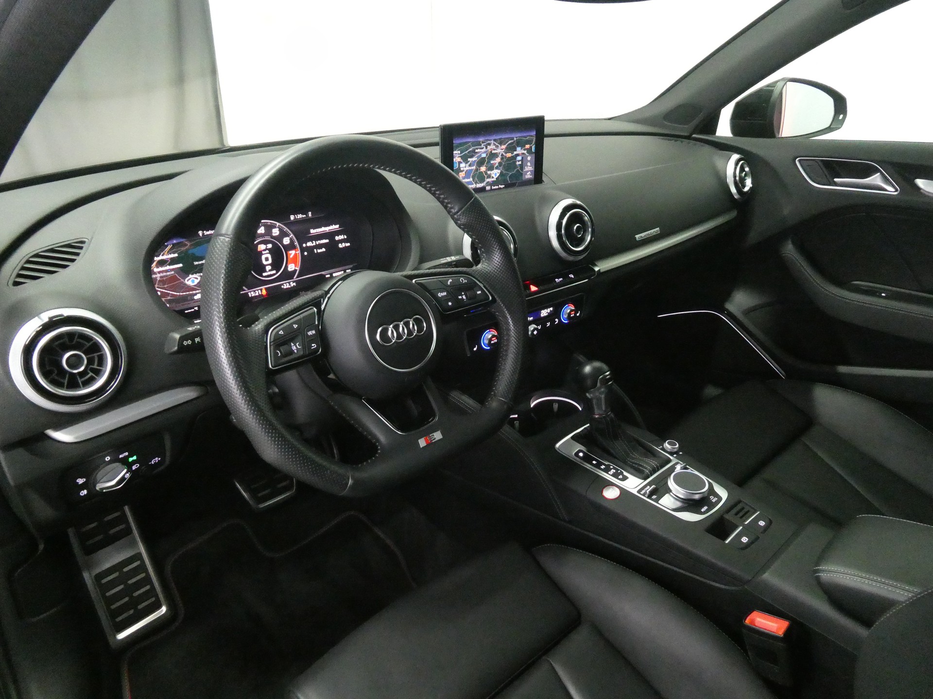 AUDI S3 Sportback 2.0 TFSI quattro S-tronic - Panorama - Matrix LED - Leder - B&O - Sportsitze - No OPF - 310 PS-image-8